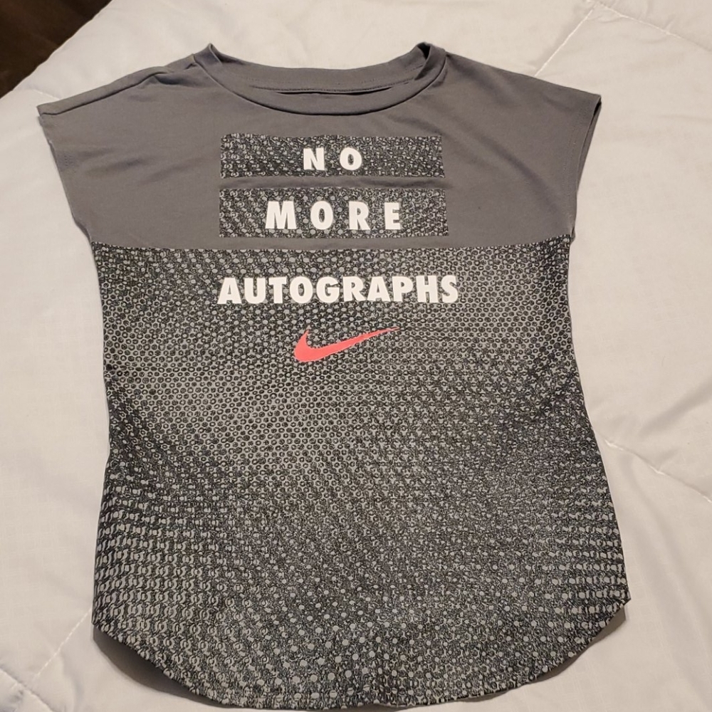 Girls nike shirt